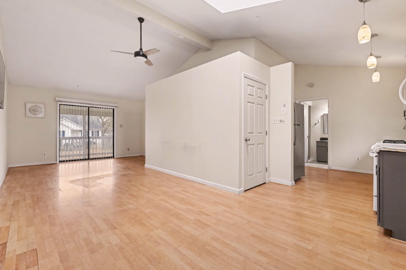 Building Photo - 205 Spring St