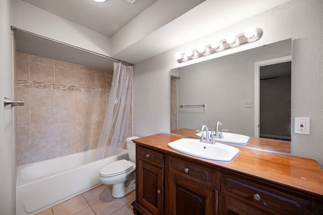 Building Photo - 23864 White Oak Ct