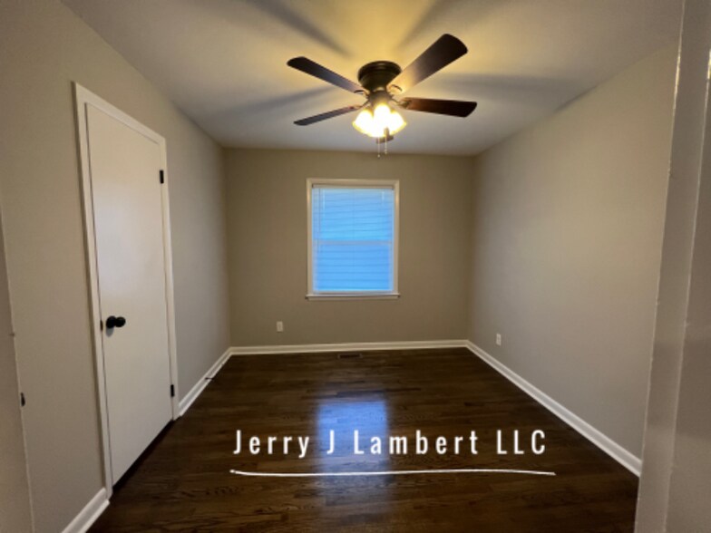 Building Photo - 5330 Maryland Dr