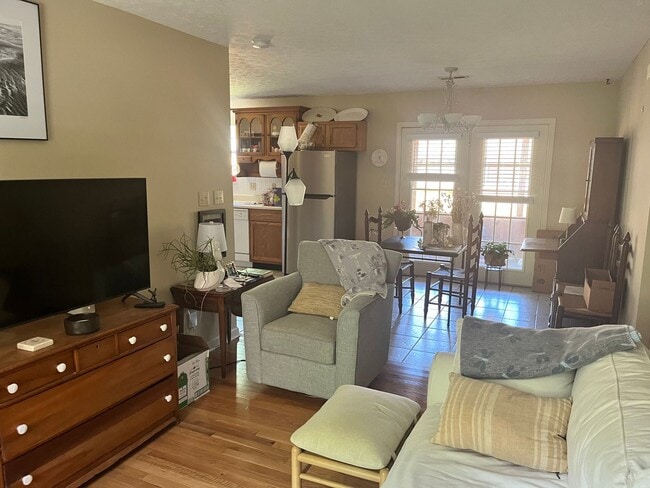 Building Photo - Cute 2 Bed/1.5Bath Home in the Heart of We...