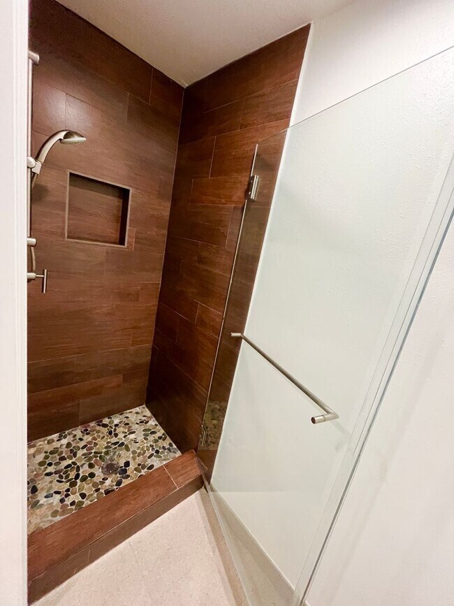 Building Photo - Located in Century City Adjacent to Beverly Hills!