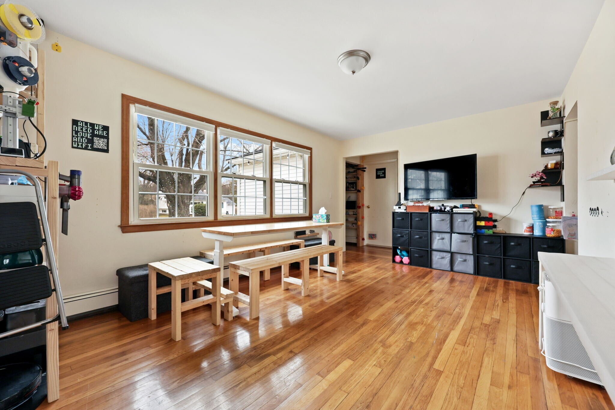 Building Photo - 2881 Meadowcrest Dr