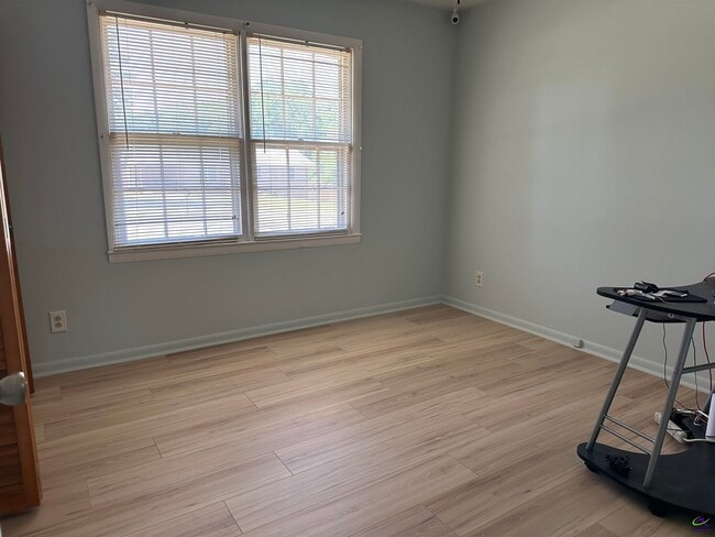 Building Photo - 1218 Creekwood Dr