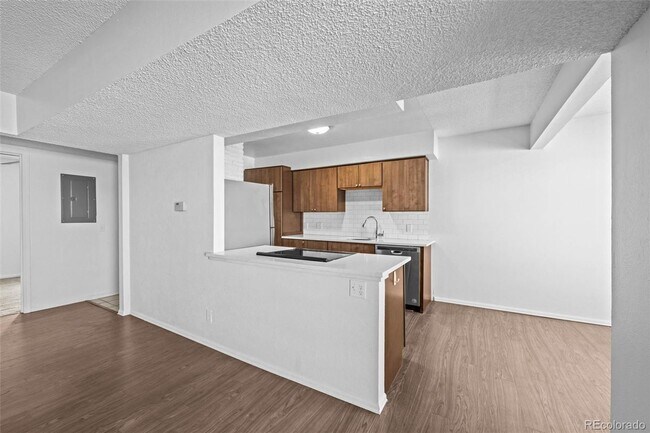Building Photo - Metro Denver Condo with all the amenities