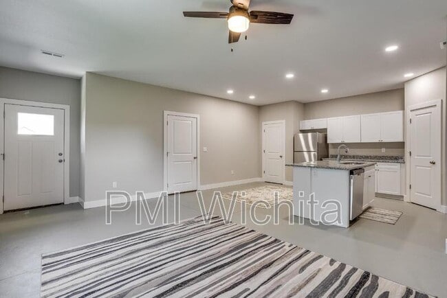 Building Photo - 5248 N Cypress Cir