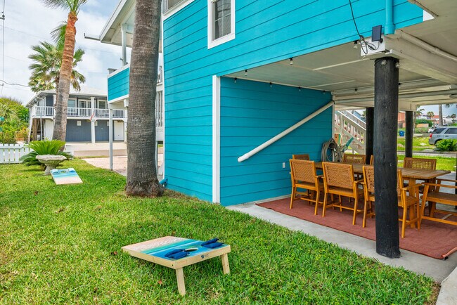 Building Photo - 602 N Palimino Dr