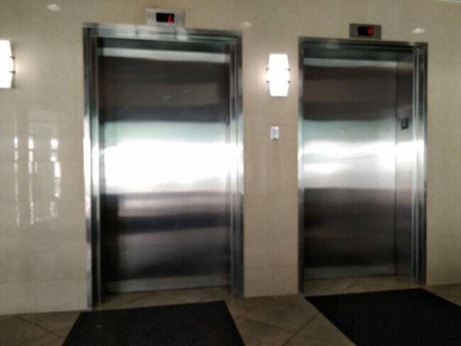 Building Photo - 2710 N Ocean Blvd