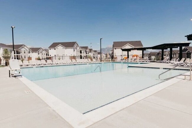 Building Photo - Beautiful Top Level Condo w 1 car garage