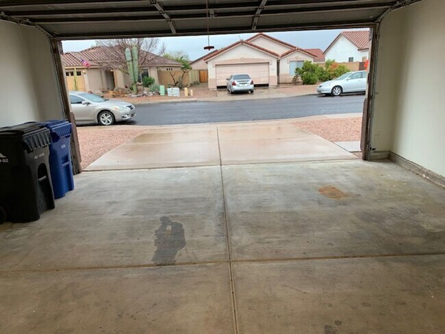 Building Photo - 3 Bedroom in East Mesa