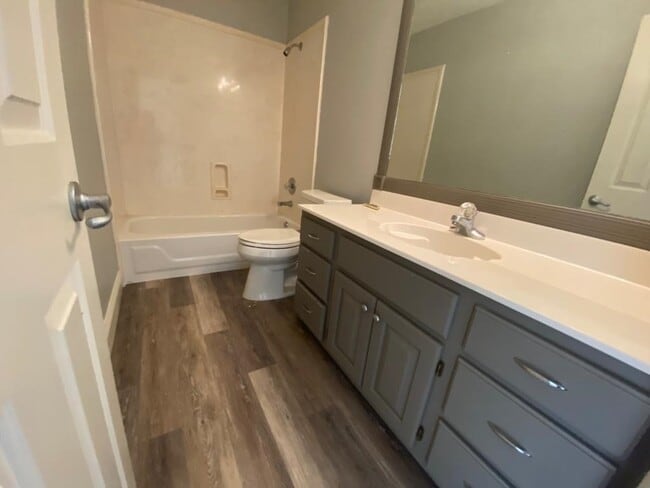 Building Photo - 1440 Asbury Dr