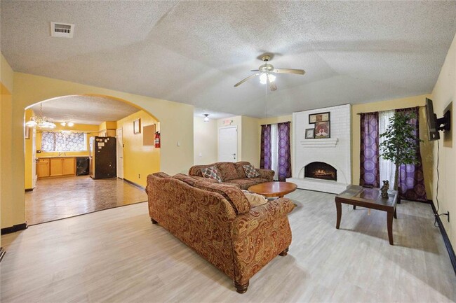Building Photo - 16210 Delgado Dr
