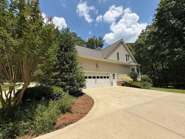 Building Photo - 3021 Hickory Tree Pl