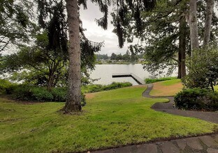 Building Photo - Gorgeous 2 bed home on the lake!!!