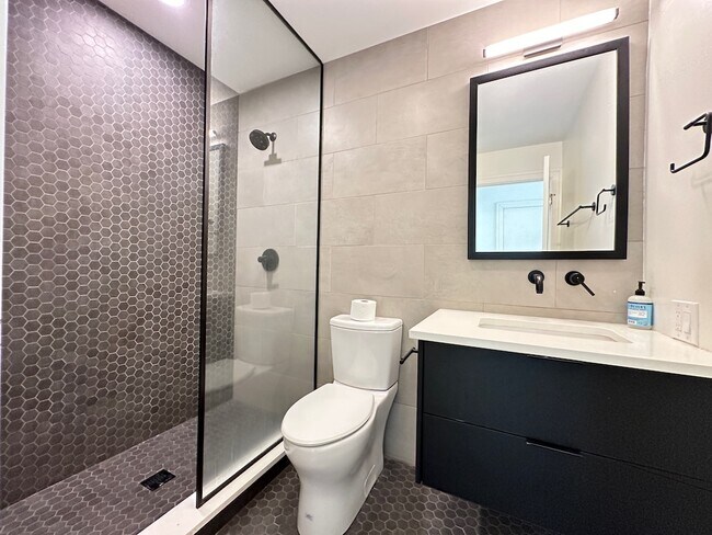 Building Photo - 949 W Grace St