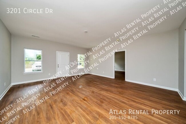 Building Photo - 3201 Circle Dr