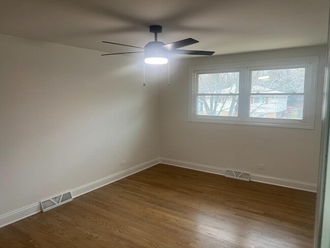 Building Photo - 8611 Lakewood Ave