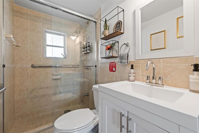 Building Photo - 2453 SW 17th St