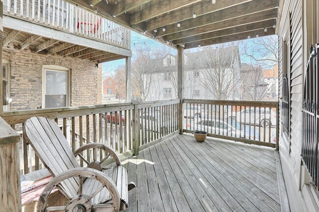 Building Photo - 2bed/1bath in Logan Square! Central Air! HUGE Private Deck!  New Kitchen!