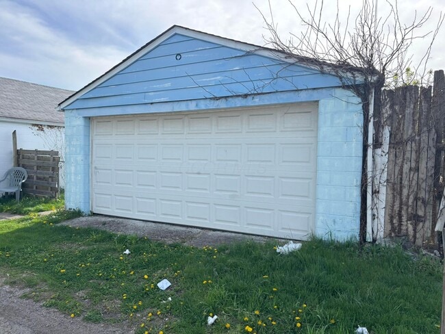 Building Photo - 490 Helen St