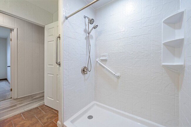 Building Photo - 87 E Hill St