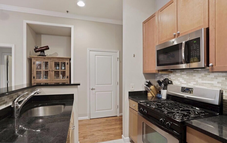 Building Photo - 309 Holland Ln