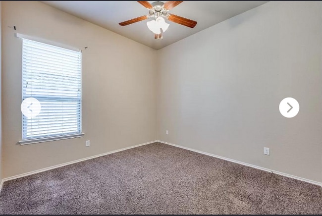 Building Photo - 2025 Lake Vista Dr