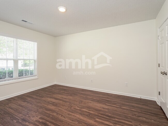 Building Photo - 5835 Regent Village Dr