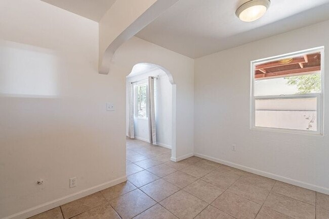Building Photo - Desert Light & Outdoor Living – Tucson 2 B...