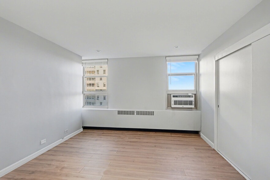 Building Photo - 3950 N Lake Shore Dr