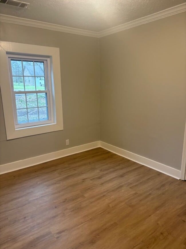 Building Photo - Renovated 3 Bedroom 1 Bath Home for Rent!