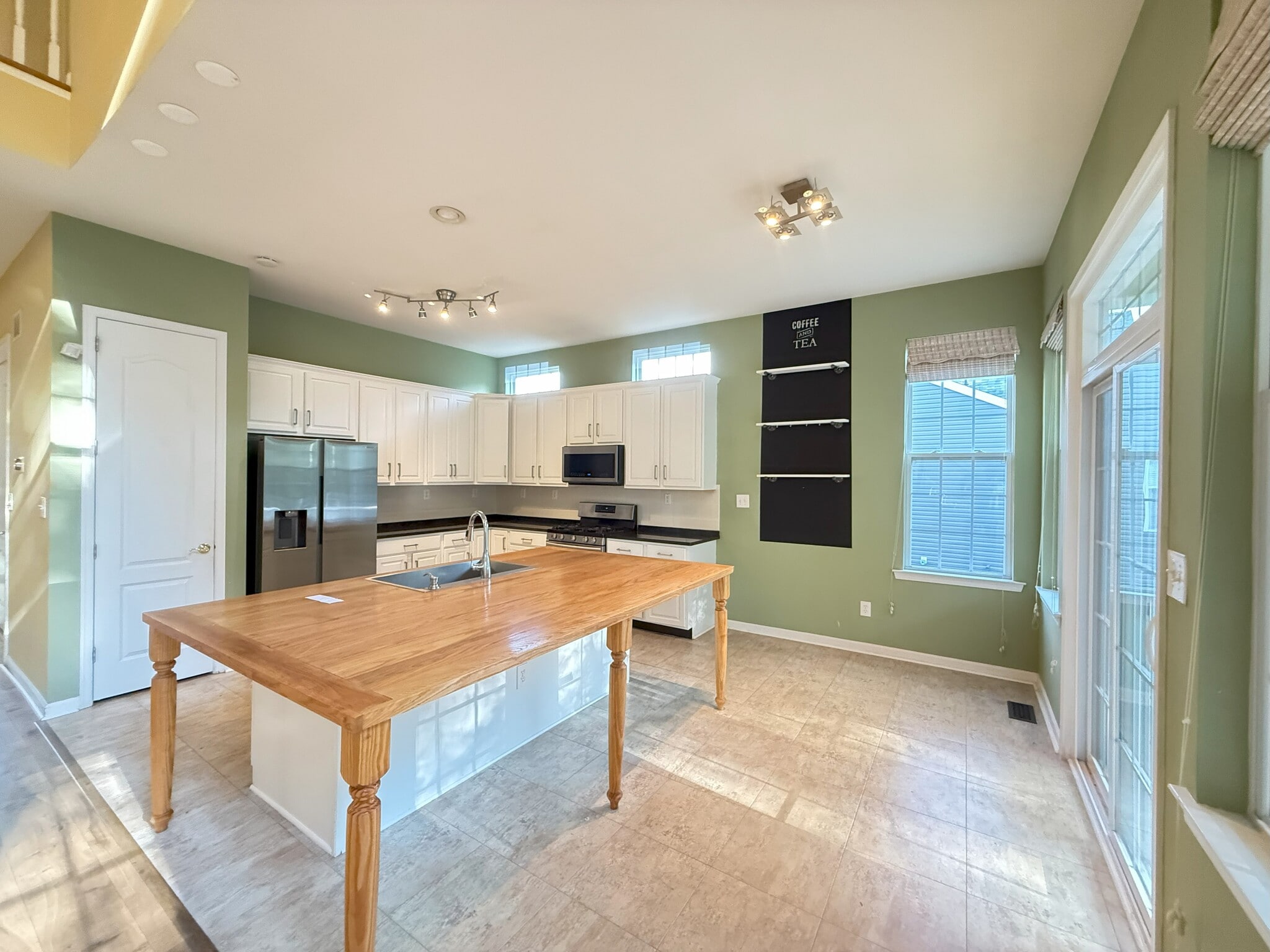 Building Photo - 3145 Pine Valley Way