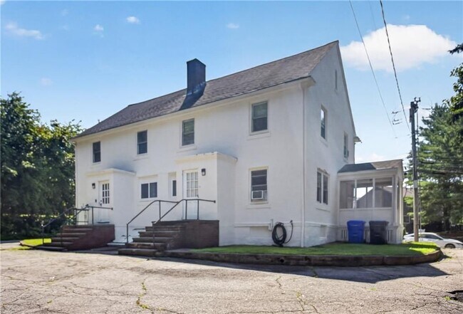 Building Photo - 476 Providence St