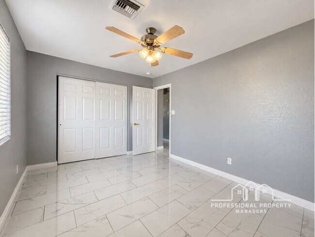 Building Photo - 4-bedroom, 3-bathroom home in Parkway Place