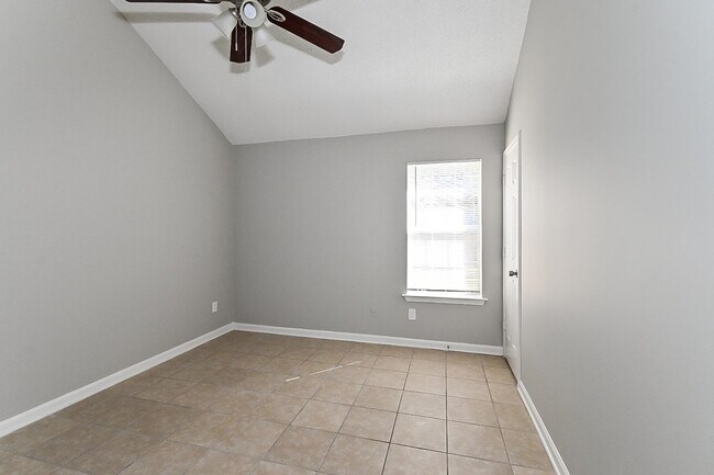 Building Photo - 7865 Shadowland Cove