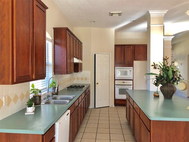 Building Photo - 13113 Sunset Cliff Ct