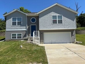 Building Photo - 1024 Golfview Dr