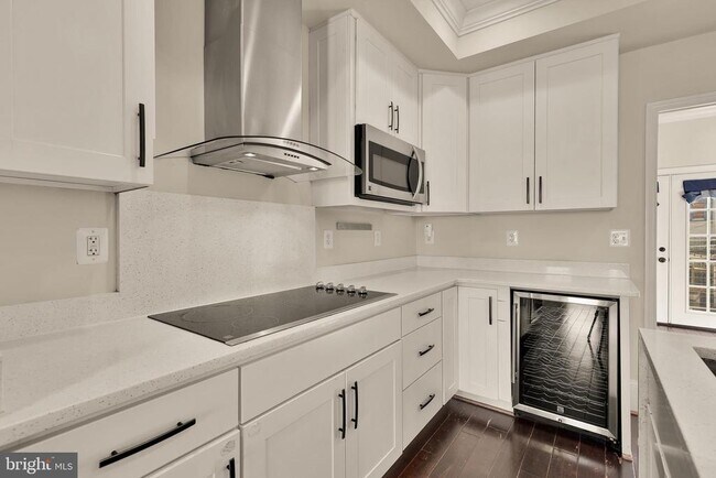 Building Photo - 1609 Levis St NE
