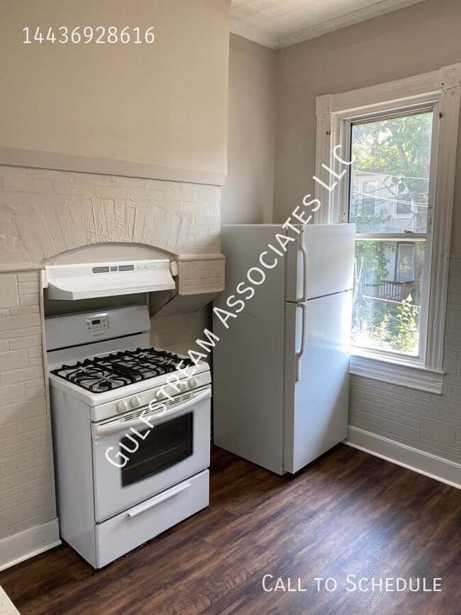 Building Photo - 2824 Parkwood Ave