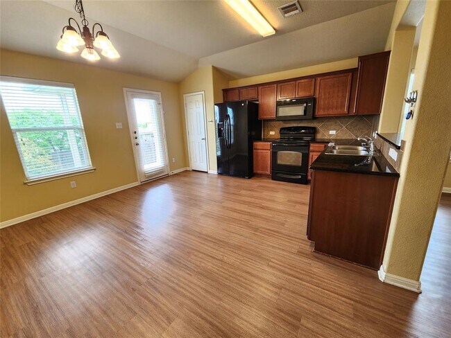 Building Photo - 107 Lavaca Loop