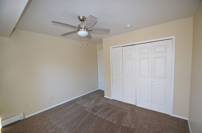 Building Photo - 670 Winona Ct