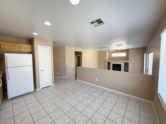 Building Photo - 8816 W Pine Pitch Dr