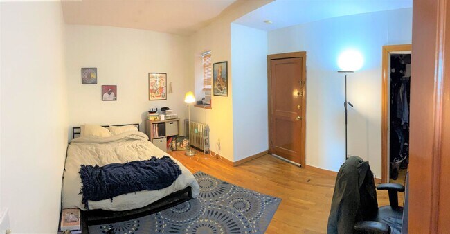 Building Photo - A must-see sun-splashing condominium unit ...