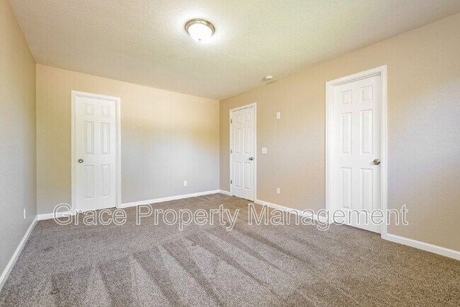 Building Photo - 1557 S Salida Way