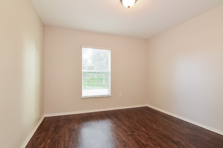 Building Photo - 2146 Mirasol Dr