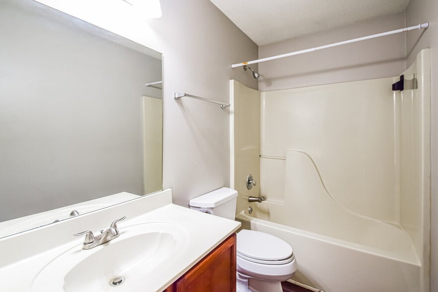 Building Photo - 4506 Shadow Hollow Dr