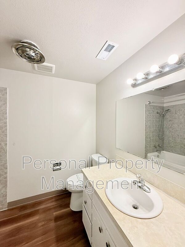 Building Photo - 4603 NE 122nd Ave