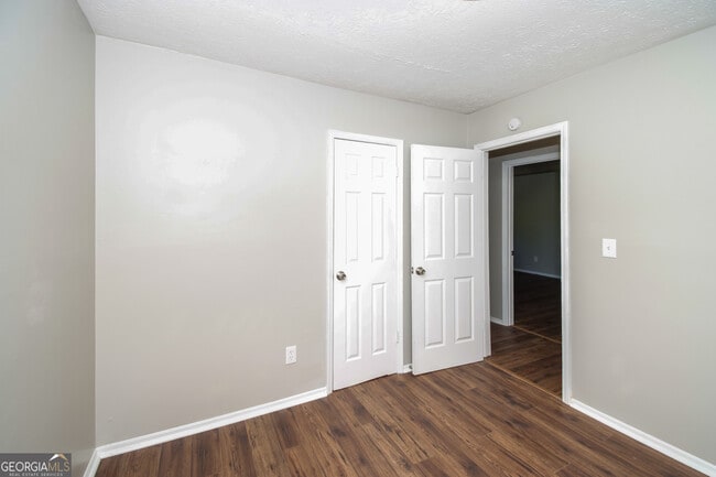 Building Photo - 2215 Fairway Cir SW