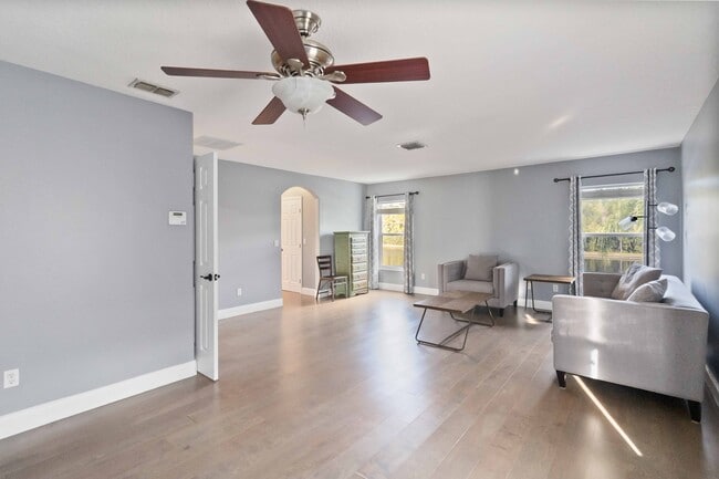 Building Photo - 9797 Portofino Dr