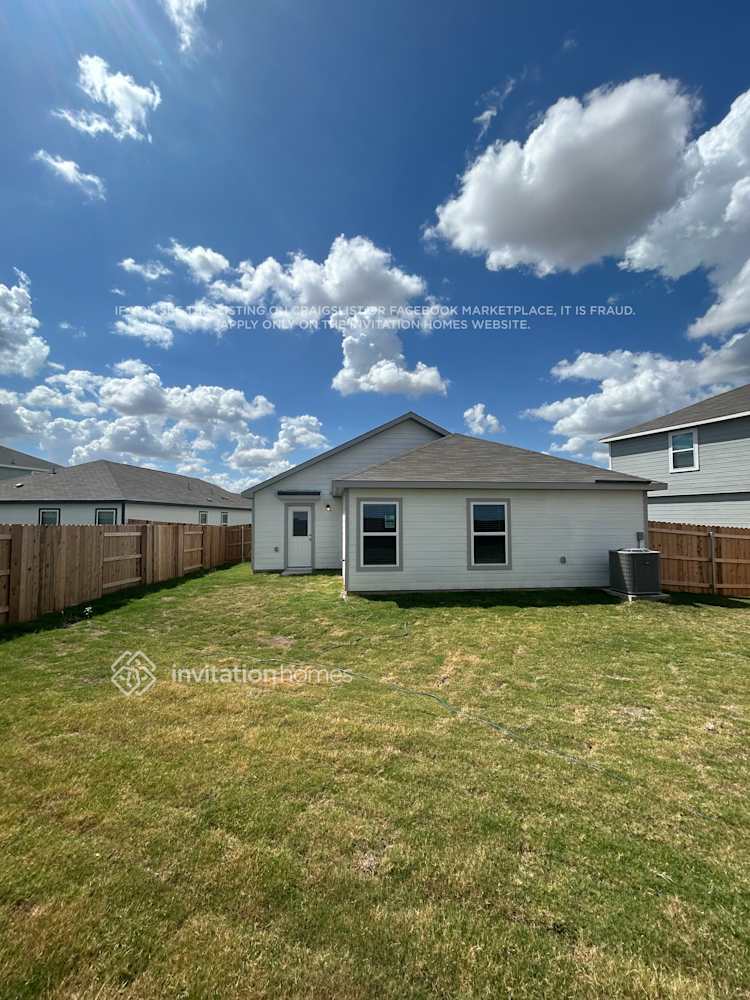 Building Photo - 124 Wirepass Cres