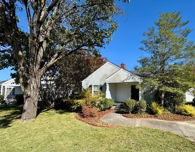 Primary Photo - Medical District Location, Fenced Yard, an...